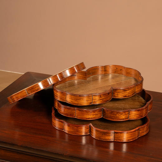 清早期	黄花梨镶瘿木梅花形双联三层盖盒 商品图2