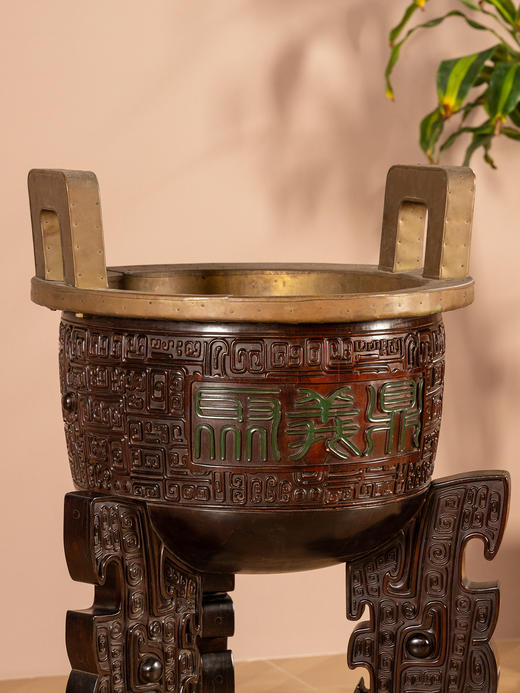 二十世纪	红木满雕云雷纹冲耳三足鼎 商品图3