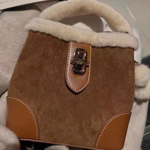 【圣诞新年回馈】2025高级感深秋绒语水桶包包！女款毛绒手提包单肩斜挎小包！ 商品图1