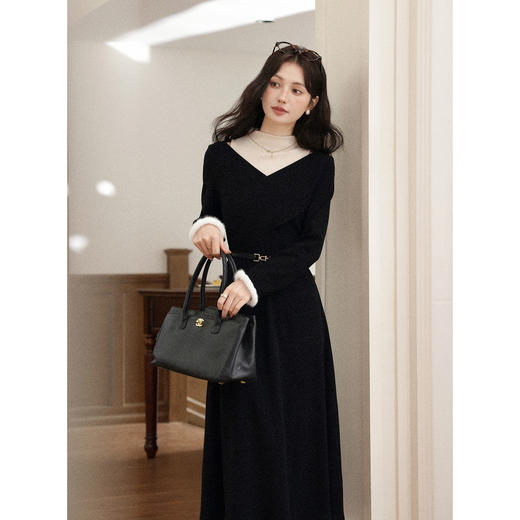 鹿向南「惬意时光」黑色假两件高领连衣裙女秋冬设计感收腰长裙 商品图1