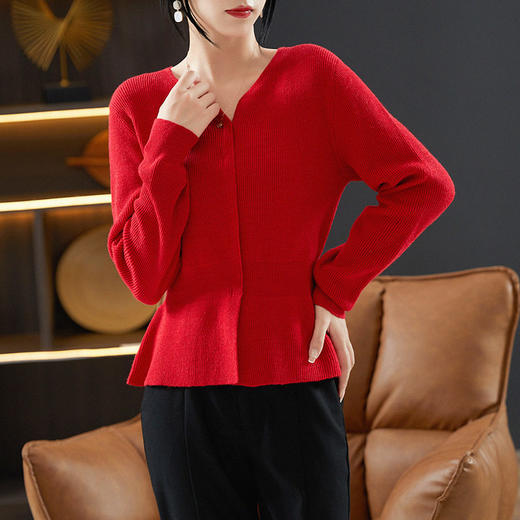 「自」全新升级【铂金会员146/天猫189/差价43】(05423)洛诗琳优雅女人味含羊毛针织衫2025秋冬V领收腰显瘦针织毛衣 商品图1