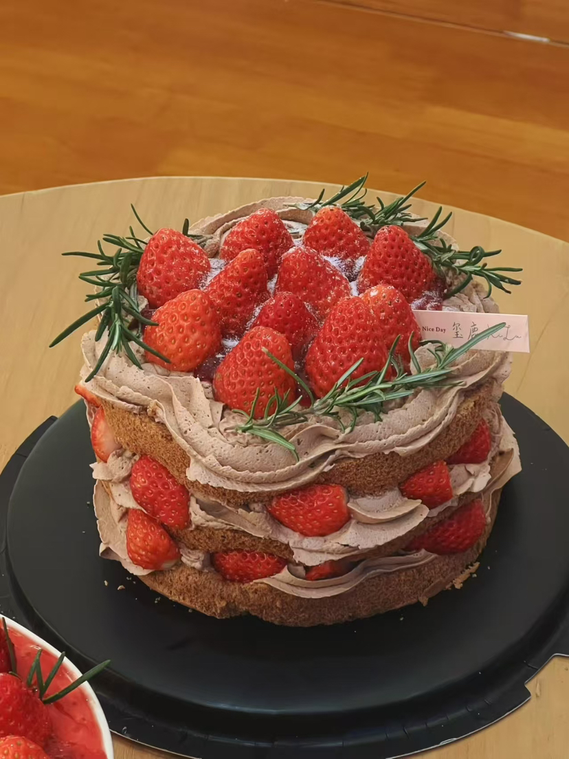 生巧草莓裸蛋糕