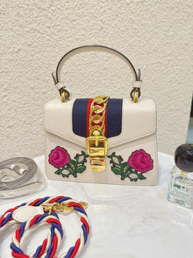 GUCCI 塞尔维亚 白色 花卉刺绣 box牛皮 小号 斜挎包