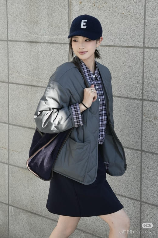 1220-3 小禾女士烟灰色菱格羽绒服 商品图11