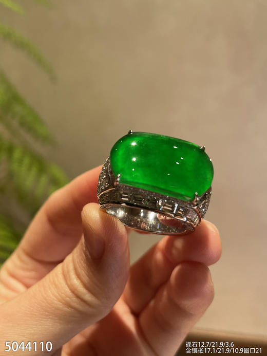 老坑玻璃种帝王绿无事牌戒指【5044110】具体价格微信咨询 商品图1