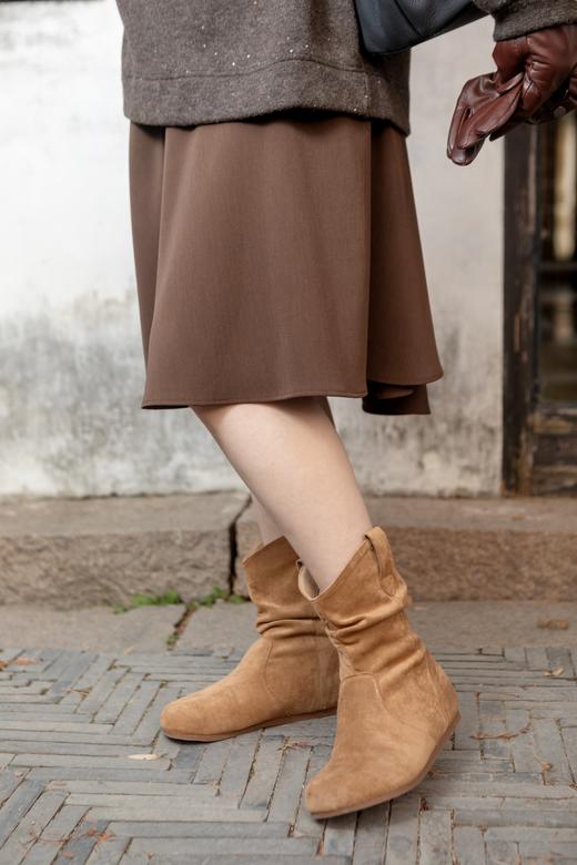 一周发货【💫勃肯短靴】鞋帮面采用真皮牛反绒，内里有加绒&不加绒可选，驼色&黑色可选，鞋跟高1厘米，后跟内增高3厘米，总后跟高4厘米，豆瓣圆鞋头不挤脚，肉肉脚、宽脚都可穿！ 商品图11