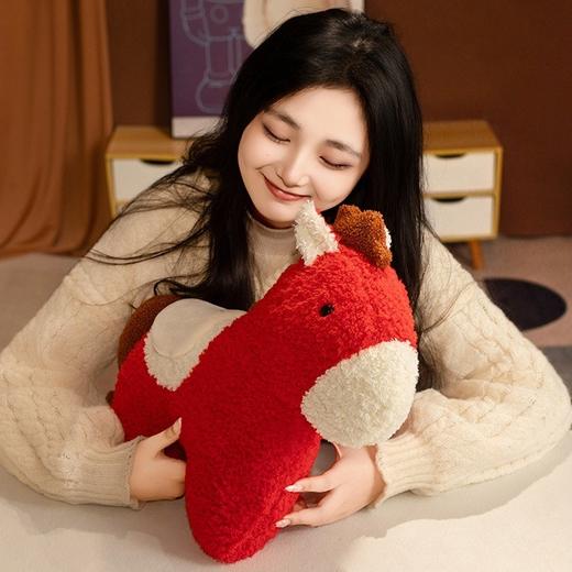 【马到成功好彩头！ 过年刚需好物 提前备不慌】马年抱枕+5个毛茸茸新年红包 商品图4