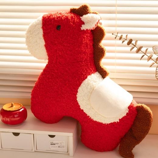 【马到成功好彩头！ 过年刚需好物 提前备不慌】马年抱枕+5个毛茸茸新年红包 商品图3