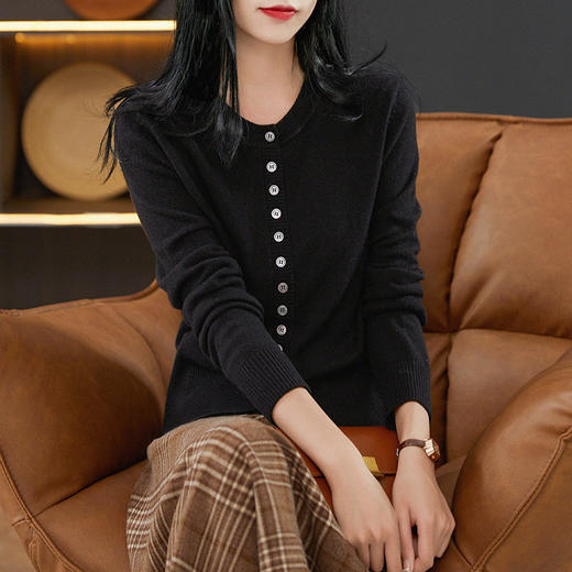 「自」全新升级【铂金会员146/天猫199/差价53】(20914)洛诗琳气质羊毛开衫2025秋冬圆领开叉通勤风百搭针织上衣女 商品图2