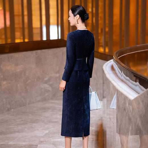 YBY 541C89蓝色丝绒柔软圆领简约修身气质优雅直筒假两件连衣裙 商品图3