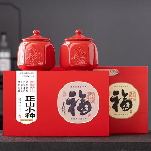 💥马年新礼，国潮瓷韵！品牌直发的马年【鸿福正山小种高档礼盒】来啦🎁 自带中式雅韵的朱砂红瓷罐，浮雕兰草纹精致显质感，密封锁鲜更衬红茶本味 商品图2