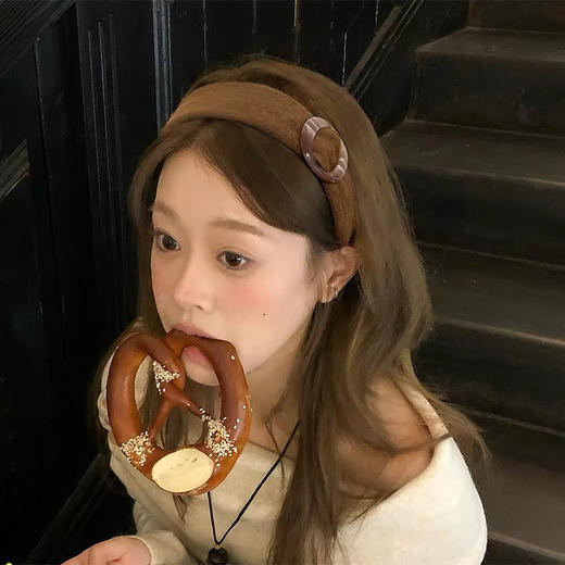 适通勤约会高颅顶侧边扣饰发箍-纪念日百货门店同款167043897 商品图1