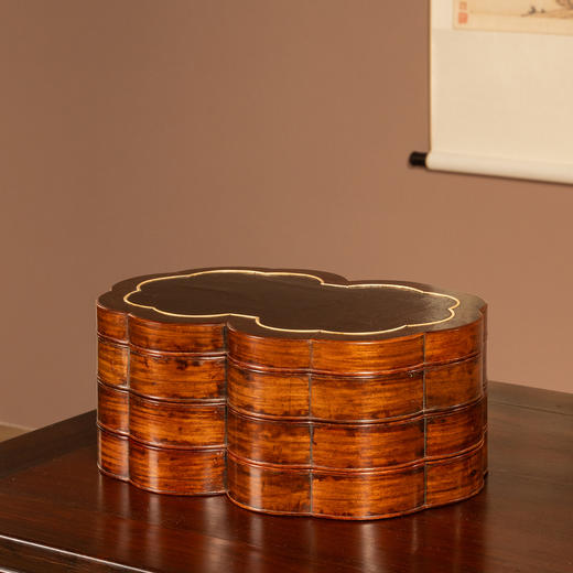 清早期	黄花梨镶瘿木梅花形双联三层盖盒 商品图3