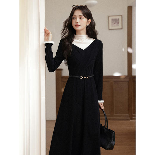 鹿向南「惬意时光」黑色假两件高领连衣裙女秋冬设计感收腰长裙 商品图0