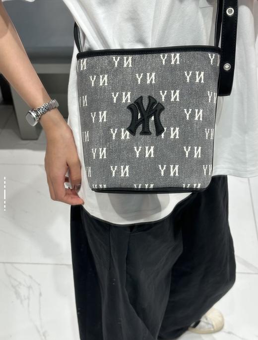 严选 | MLB复古牛仔老花小水桶包#25FW 碳灰色/浅蓝色 16*10*19（cm） 商品图6