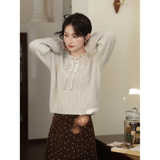 鹿向南「馥郁甜茶」短款燕麦色毛衣女秋冬蕾丝拼接慵懒针织衫上衣 商品图3