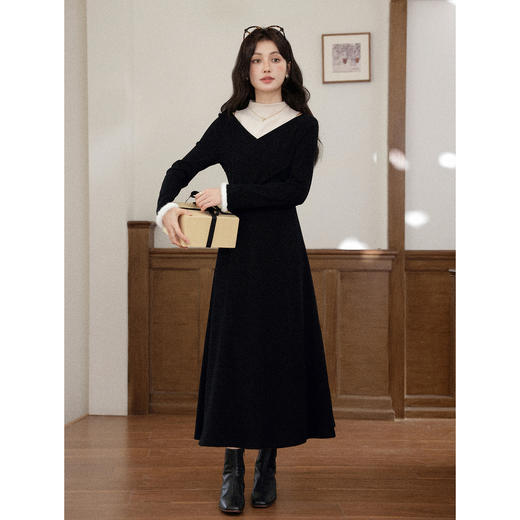 鹿向南「惬意时光」黑色假两件高领连衣裙女秋冬设计感收腰长裙 商品图2