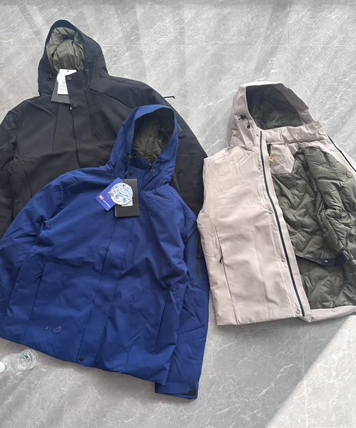 全新正品银泰撤柜小众品牌防风防水压胶双开拉链90白鸭绒男士运动户外羽绒服
银泰撤柜的商场订单 吊牌价3000+
断码XL-3XL 商品图0