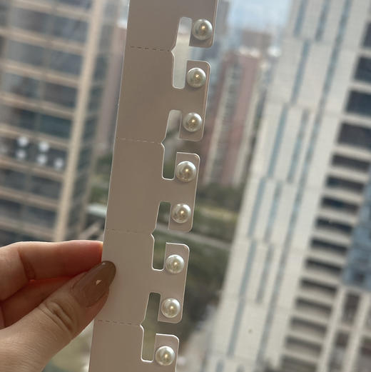 甄珠贝 进口 akoya 8-8.5mm 纯银配件 正圆面无暇 底部微生长痕迹 没有大坑洼 自己佩戴特别好 视觉感跟2k是一对的是一样的 圆度很好 整体光感很高级 商品图11