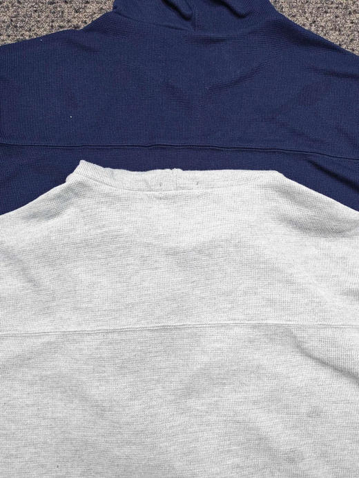 日单正品PING 女款高尔夫连帽卫衣。
灰色S M 蓝色L LL各几件
S 胸围110 M 胸围114 L 胸围118 LL 胸围122 商品图3