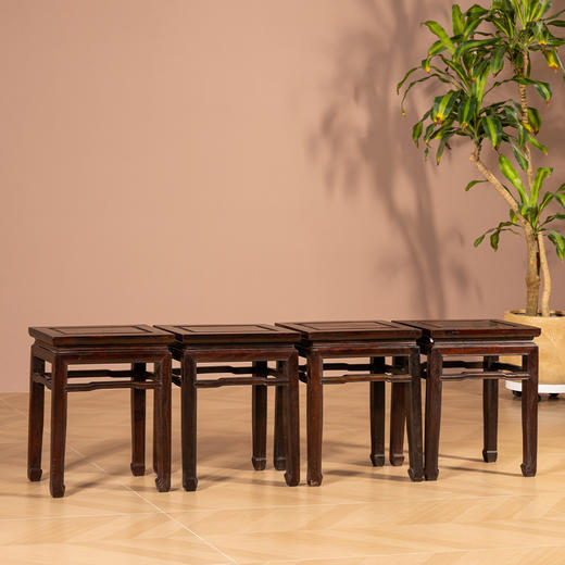 清代  红木罗锅枨马蹄腿方凳（一堂四只） 商品图0