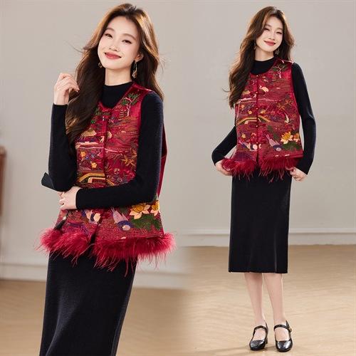 YBER625冬季新款加棉新中式圆领整身刺绣盘扣真毛可拆卸洋气两件套装裙女 商品图2