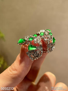 5050212，随形耳钉。具体价格微信咨询