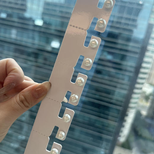 甄珠贝 进口 akoya 8-8.5mm 纯银配件 正圆面无暇 底部微生长痕迹 没有大坑洼 自己佩戴特别好 视觉感跟2k是一对的是一样的 圆度很好 整体光感很高级 商品图4