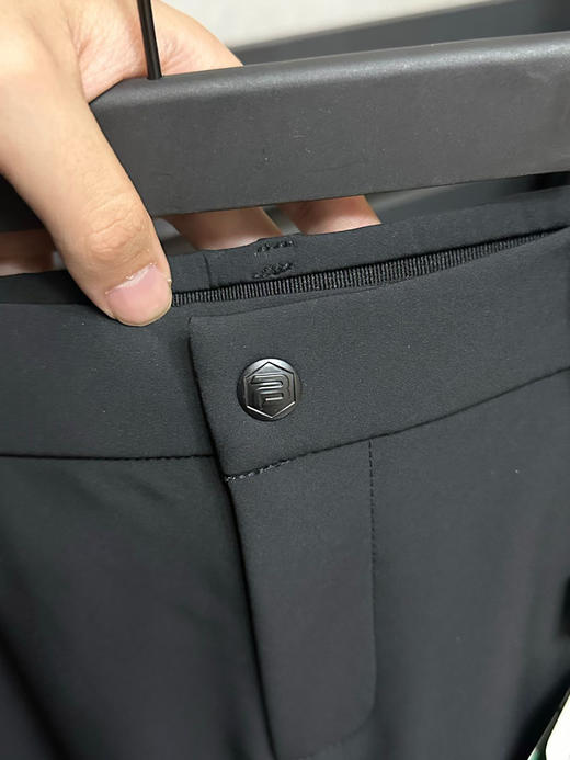 正品比音勒芬高尔夫秋冬 净色长裤防风防水保暖加绒裤，韩国产
尺码M～3XL
原价1780 商品图4