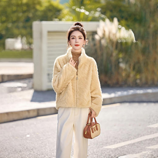 YJH5540优雅风皮毛一体外套女装冬2025新款女装时尚百搭气质保暖短款皮草 商品图0