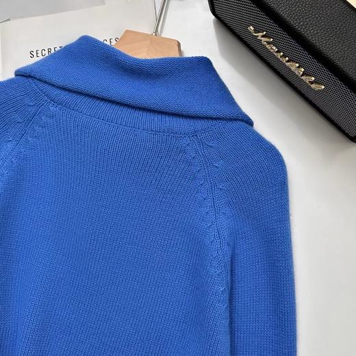 D122109显白蓝设计感前后两穿~ 冬季牛角扣翻领小众羊毛毛衣 商品图10