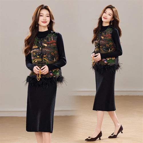 YBER625冬季新款加棉新中式圆领整身刺绣盘扣真毛可拆卸洋气两件套装裙女 商品图0