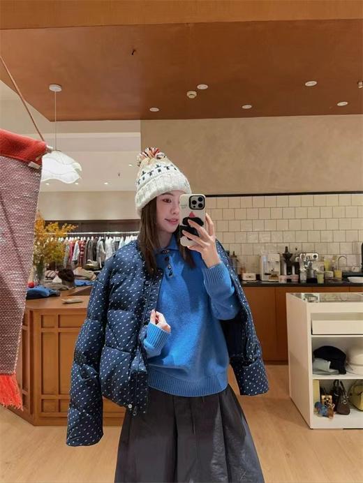 D122109显白蓝设计感前后两穿~ 冬季牛角扣翻领小众羊毛毛衣 商品图5