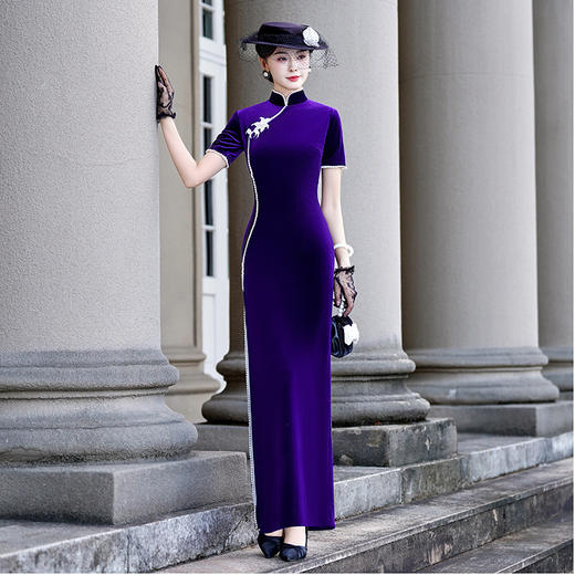 金丝绒旗袍2025年秋冬新款紫色长袖中老年高端气质舞台走秀演出服 商品图3