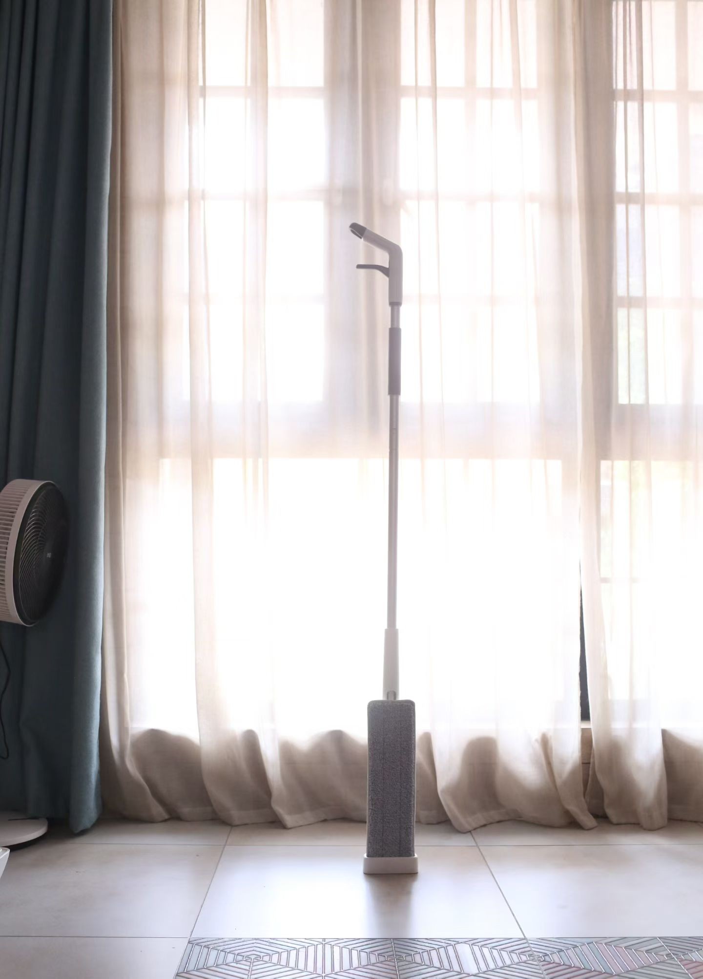 猫太推荐——干湿两用 创新自挤拖把 无需手洗 无死角（白红搭配）