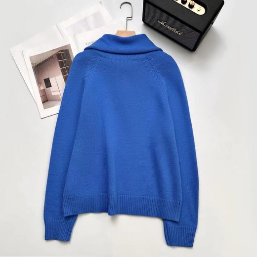 D122109显白蓝设计感前后两穿~ 冬季牛角扣翻领小众羊毛毛衣 商品图14