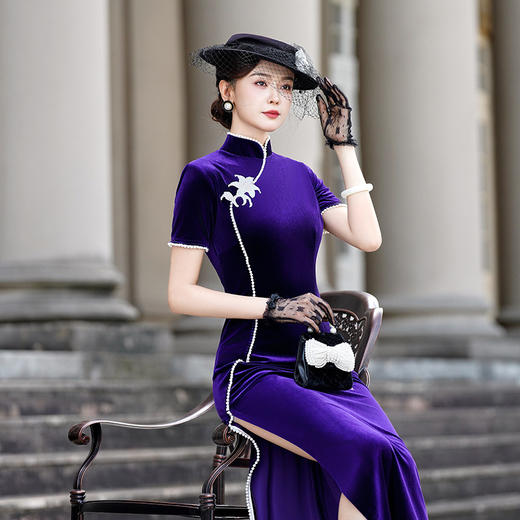 金丝绒旗袍2025年秋冬新款紫色长袖中老年高端气质舞台走秀演出服 商品图1