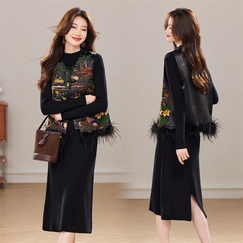YBER625冬季新款加棉新中式圆领整身刺绣盘扣真毛可拆卸洋气两件套装裙女 商品图1