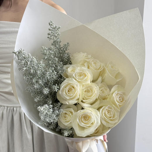 《白雪公主》骄傲白玫瑰地肤花束 商品图2