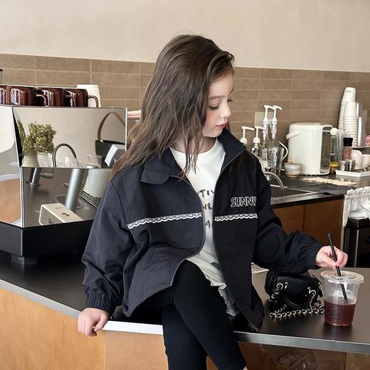 艾摩贝贝2025秋新品女童韩版宽松气质甜美蕾丝边拼接宽松外套上衣 商品图3
