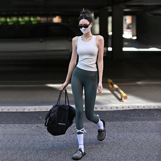 Beemen固定一体杯运动背心女外穿健身秋冬季瑜伽服上衣 商品图4