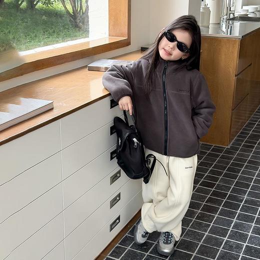 艾摩贝贝儿童冬季软而不压保暖休闲校园时髦卫衣软萌毛绒连帽外套 商品图4