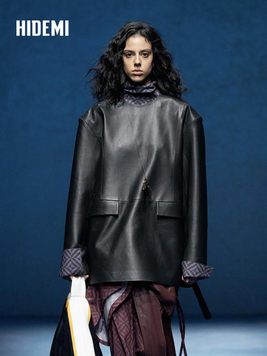 HIDEMI 经典几何印花丝巾绑带式大廓形极简宽松缎面衬衫 商品图3