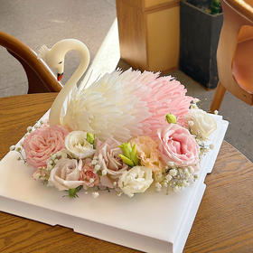 鲜花天鹅奶油蛋糕