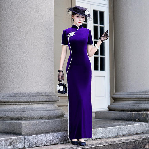 金丝绒旗袍2025年秋冬新款紫色长袖中老年高端气质舞台走秀演出服 商品图0