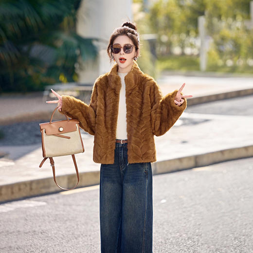 YJH5540优雅风皮毛一体外套女装冬2025新款女装时尚百搭气质保暖短款皮草 商品图1