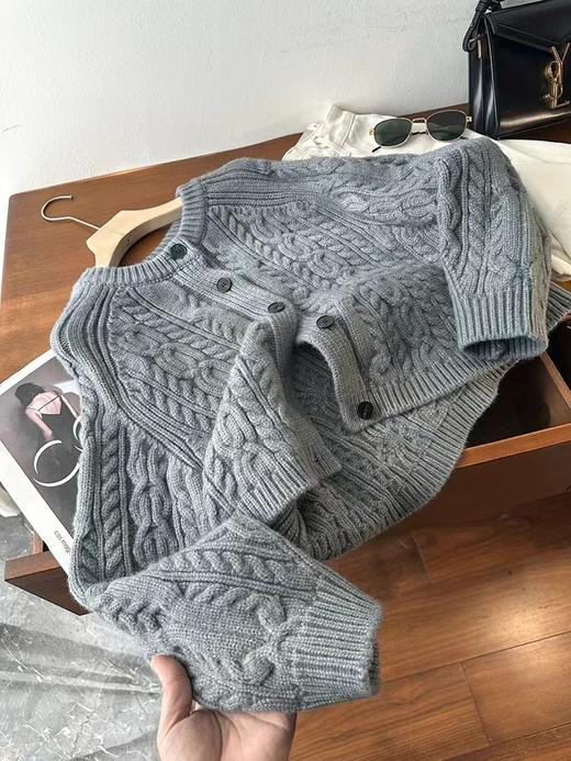 D122125复古时尚百搭圆领绞花单排扣纯色针织开衫外套 商品图1