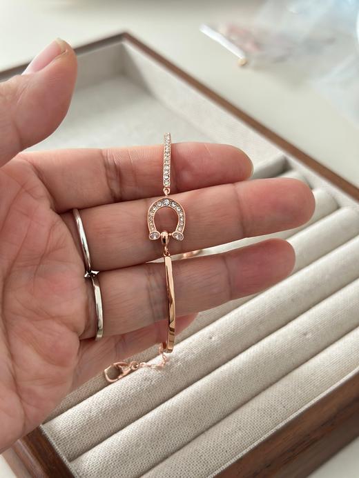 施华洛世奇Symbolica系列“金”彩马蹄手镯，设计灵感源自马年，寓意美好与成功 商品图2