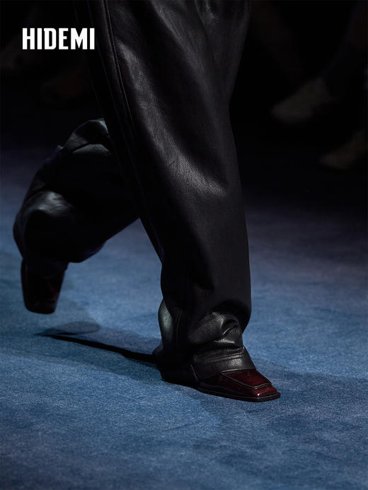 HIDEMI 可再生蛋白皮复古做旧感茧型皮裤羊腿裤松紧腰宽松长裤女 商品图4