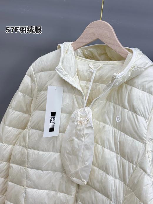 D122140女士轻暖系列连帽白鸭绒夹克式羽绒服 商品图3